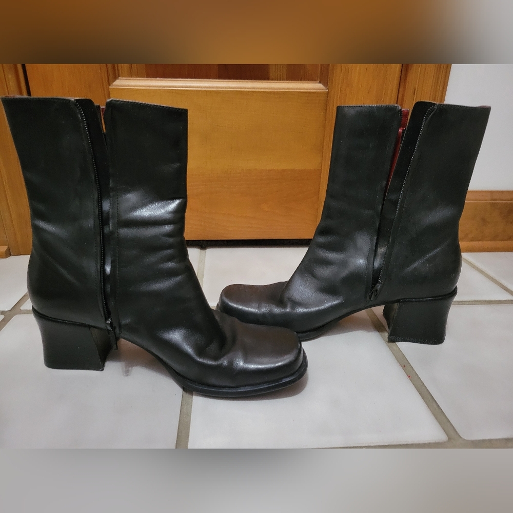 Enzo Angiolini Black Boots - Red Lining - 7.5